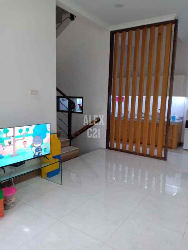 dijual rumah pondok labu