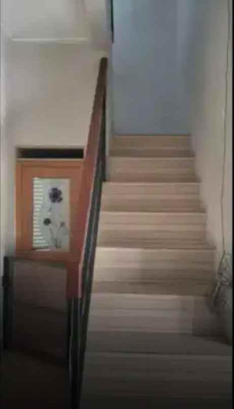 dijual rumah premier serenity