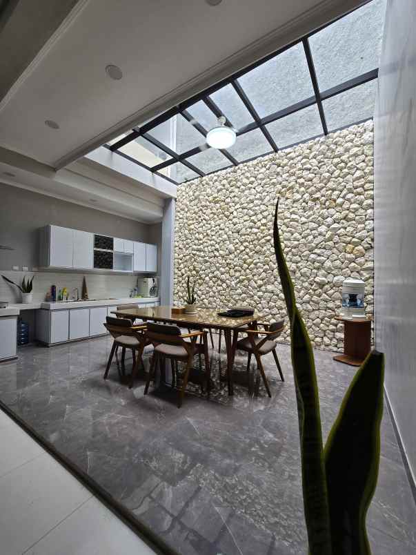 dijual rumah pulo asem