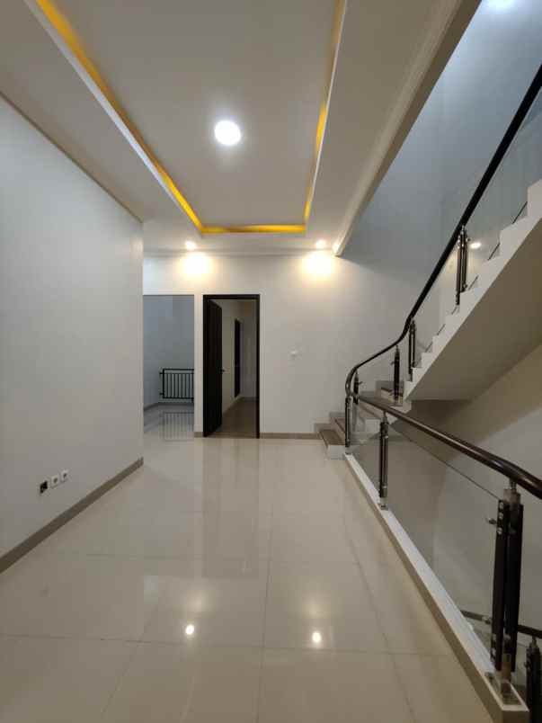 dijual rumah pulo asem