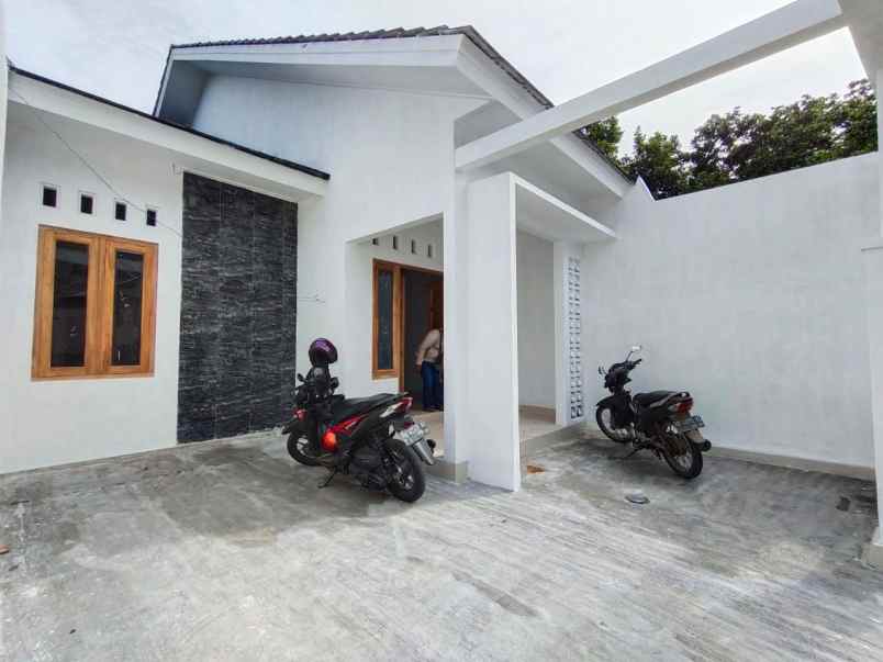 dijual rumah purwomartani kalasan