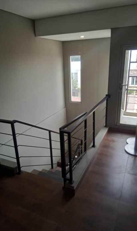 dijual rumah raffless hills