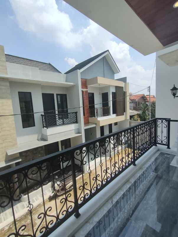 dijual rumah rangkapan jaya baru depok