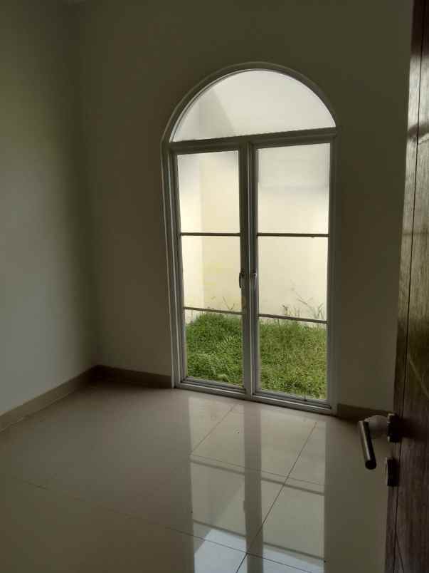 dijual rumah rangkapan pancoran mas depok