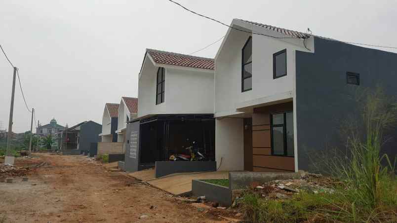 dijual rumah ratu jaya