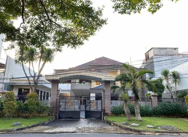 dijual rumah raya darmo permai