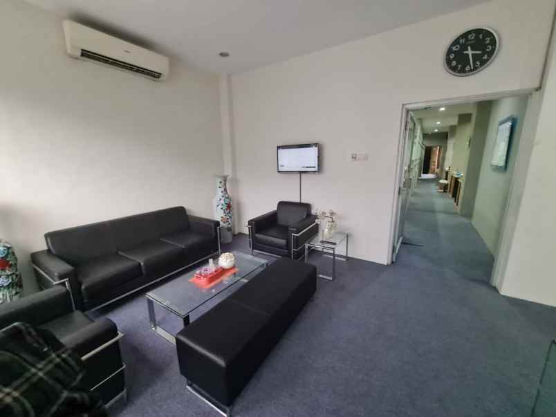 dijual rumah raya kedung cowek