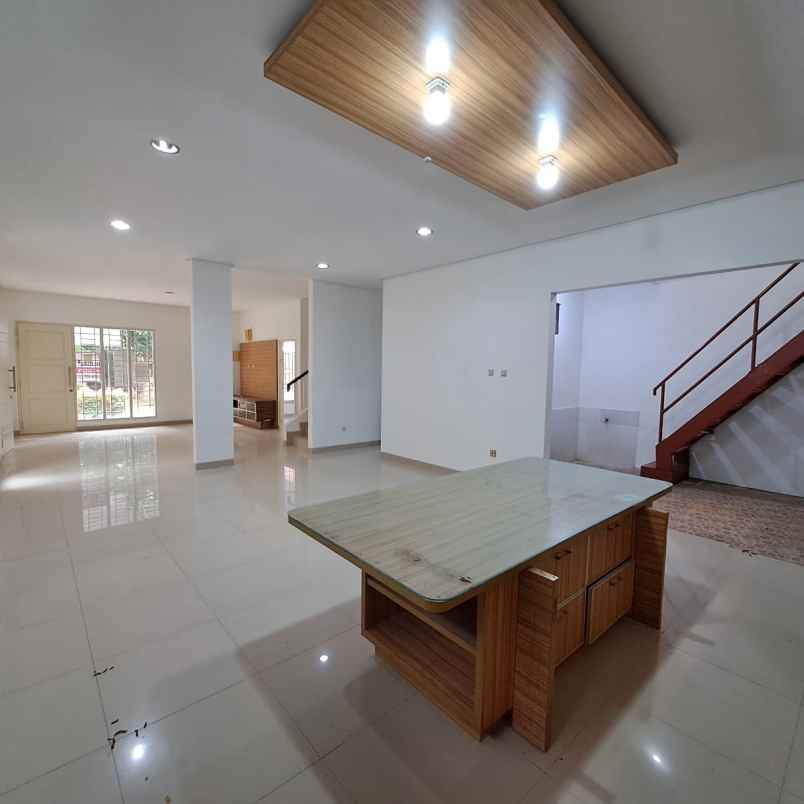 dijual rumah residence one