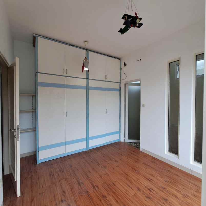 dijual rumah residence one