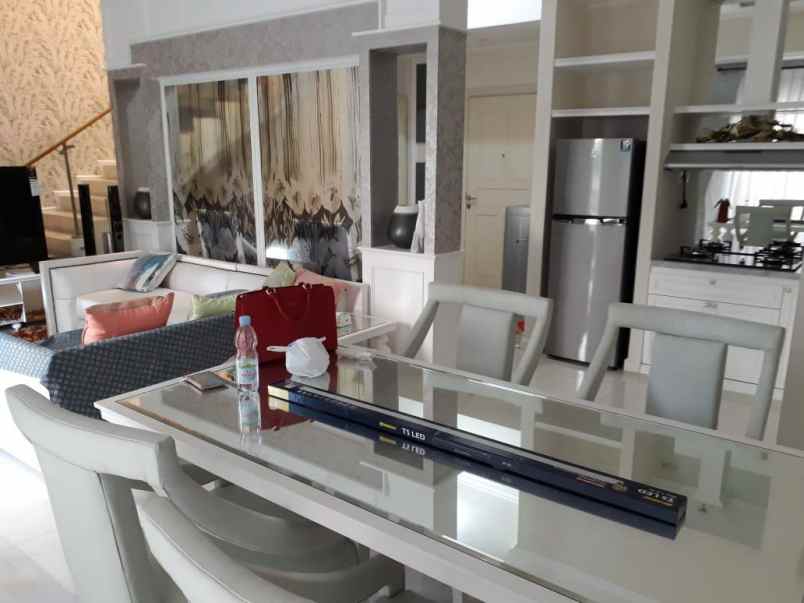 dijual rumah rivierra mansion waterplace