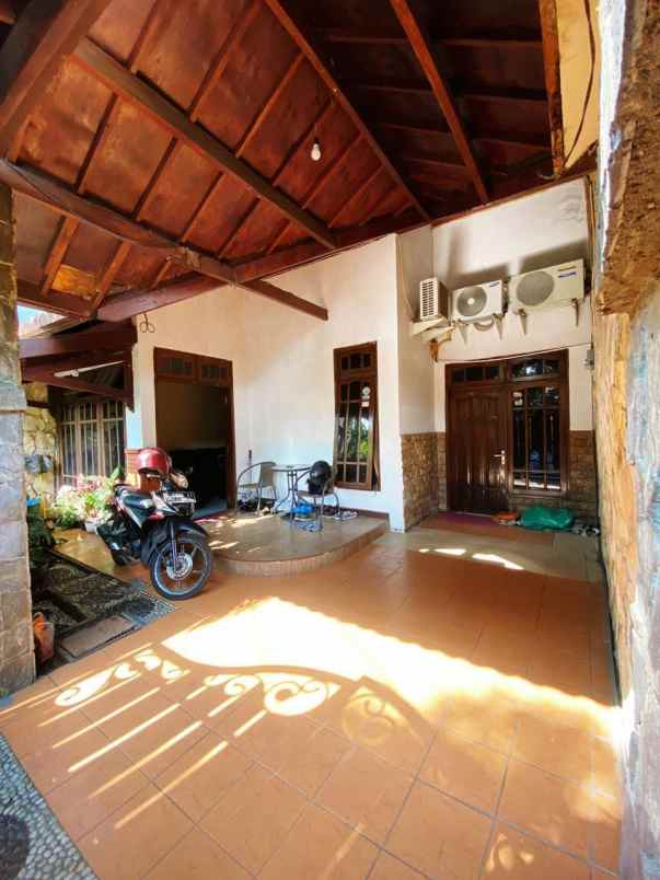 dijual rumah rungkut