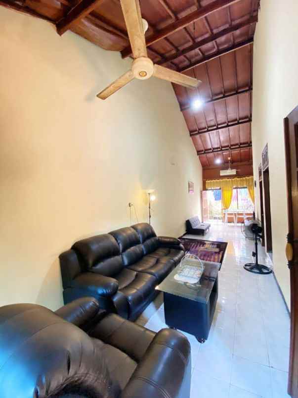 dijual rumah rungkut