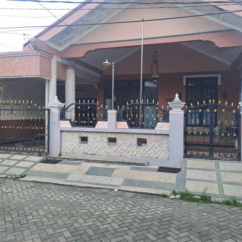 dijual rumah rungkut