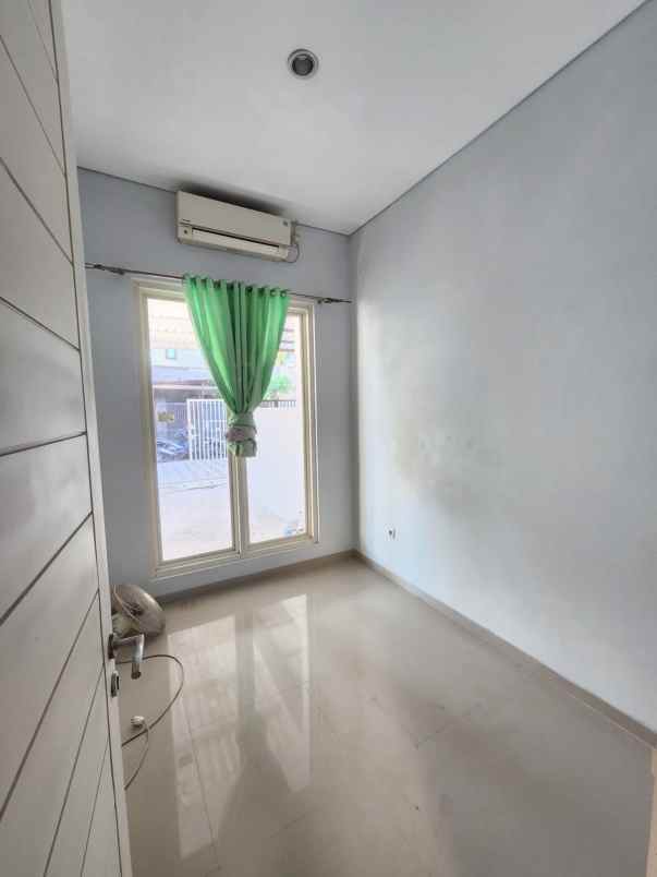 dijual rumah rungkut asri tengah