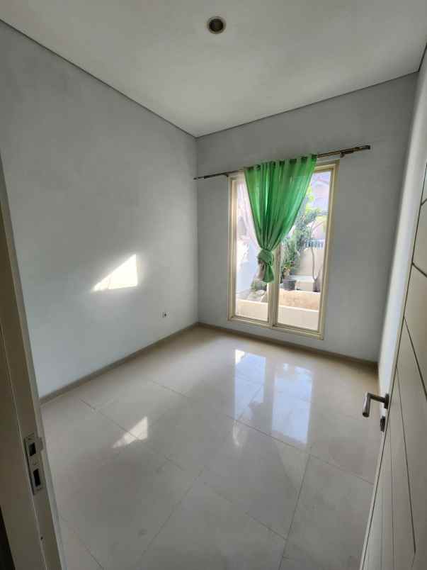 dijual rumah rungkut asri tengah