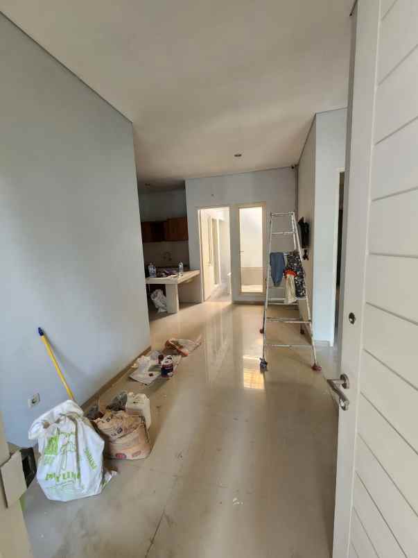 dijual rumah rungkut asri tengah