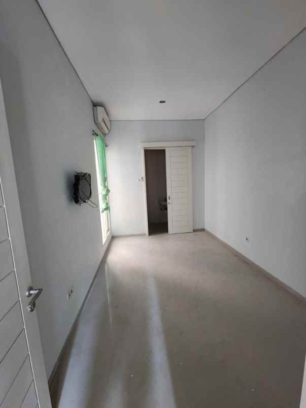 dijual rumah rungkut asri tengah