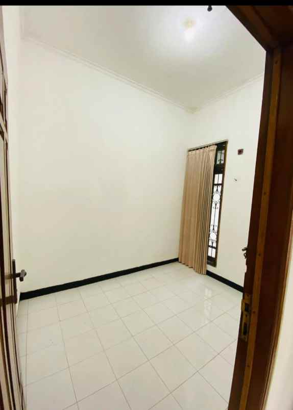 dijual rumah rungkut mapan