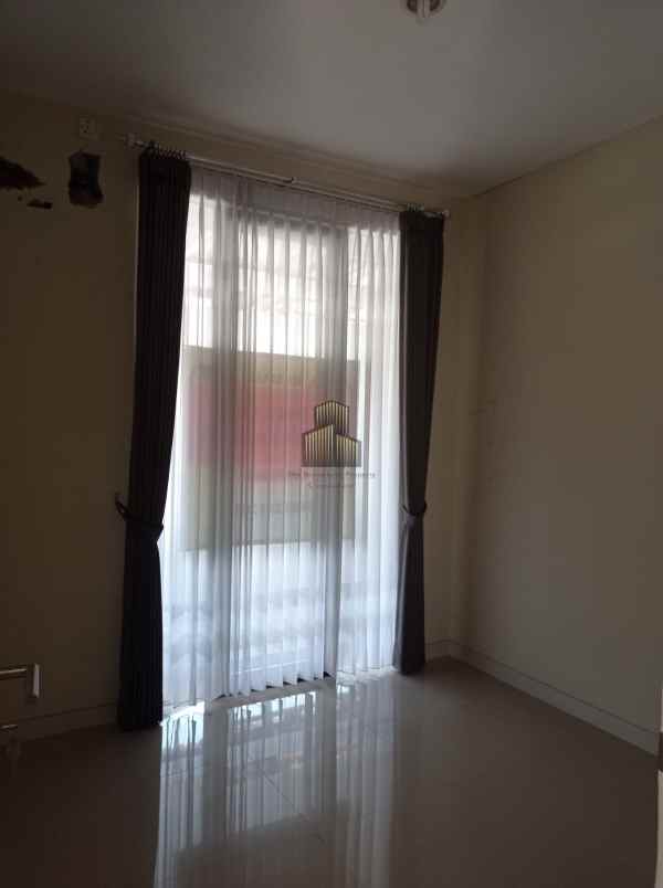 dijual rumah sambiroto