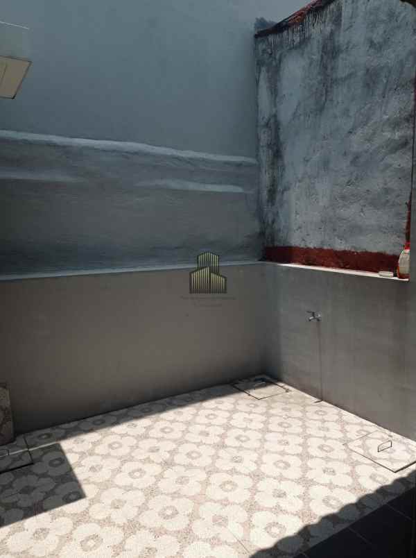 dijual rumah sambiroto