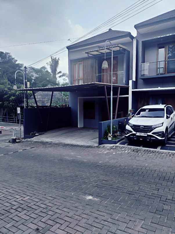 dijual rumah sariwangi