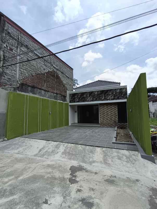 dijual rumah sd model