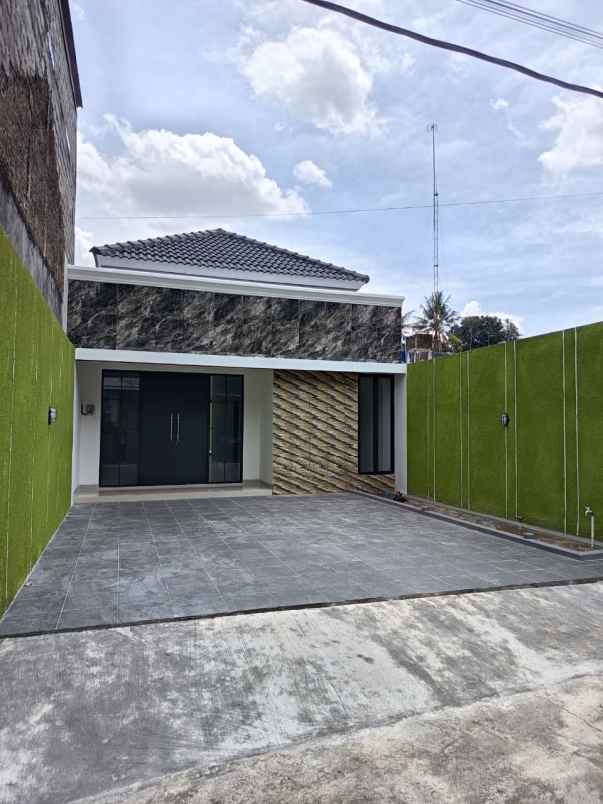 dijual rumah sd model