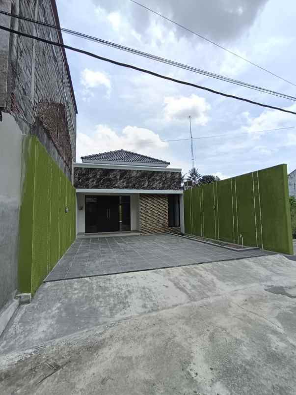 dijual rumah sd model