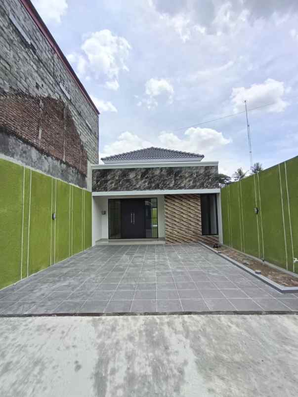 dijual rumah sd model