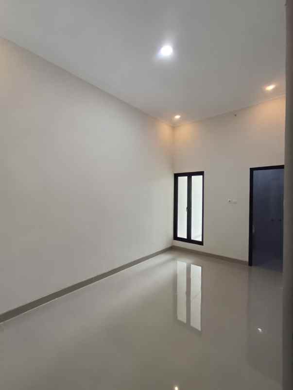 dijual rumah sd model