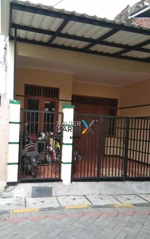 dijual rumah semampir