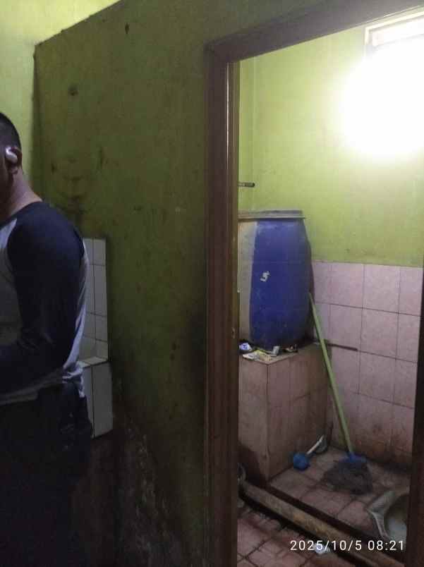 dijual rumah semi usaha lokasi strategis depan pabrik