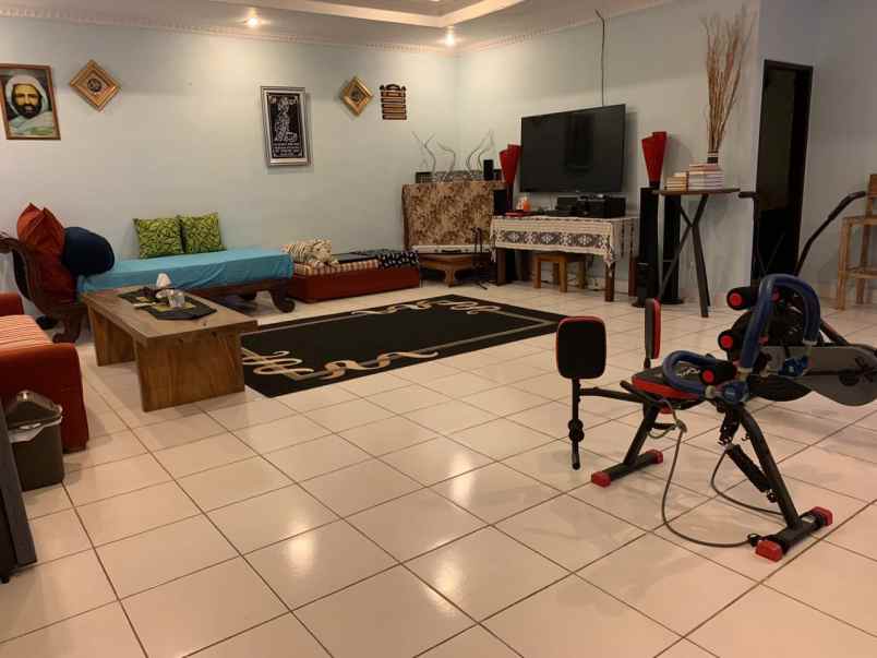 dijual rumah semi villa lokasi umalas