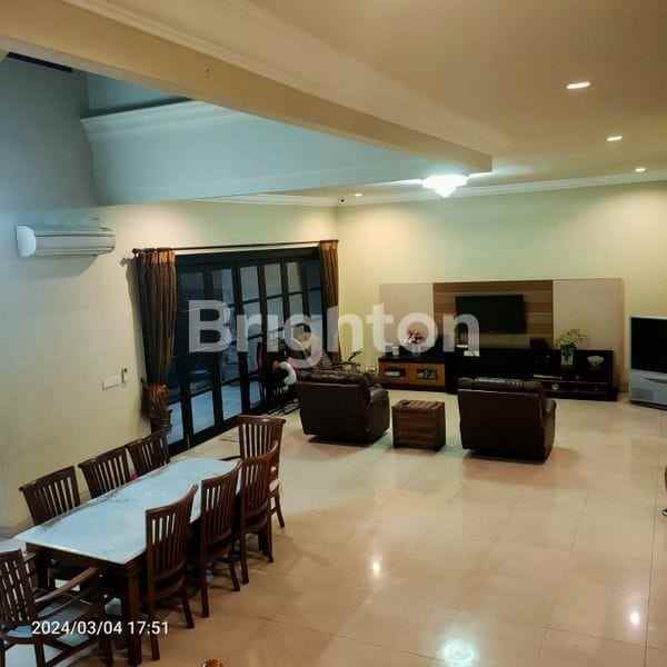 dijual rumah semolowaru