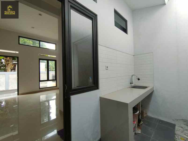 dijual rumah serua ciputat tangerang