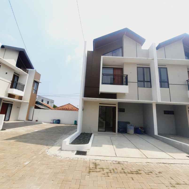 dijual rumah setu