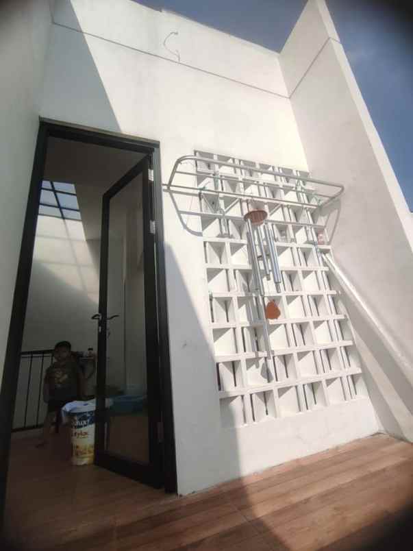 dijual rumah siap huni 2 lantai di blimbing