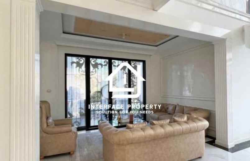 dijual rumah siap huni 3 lantai di lembang