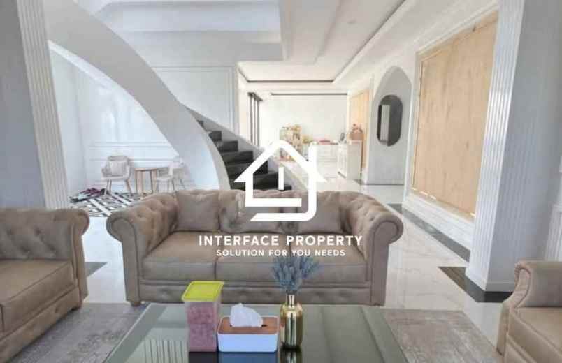 dijual rumah siap huni 3 lantai di lembang