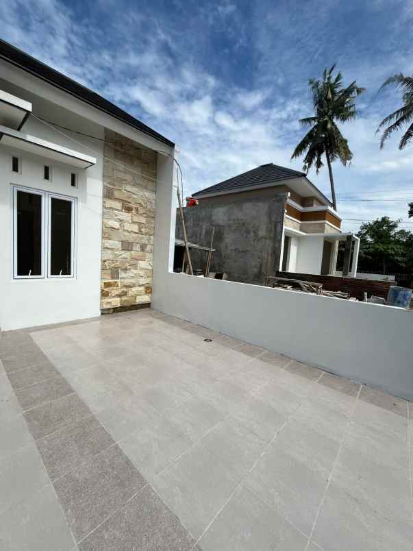 dijual rumah sidoluhur godean