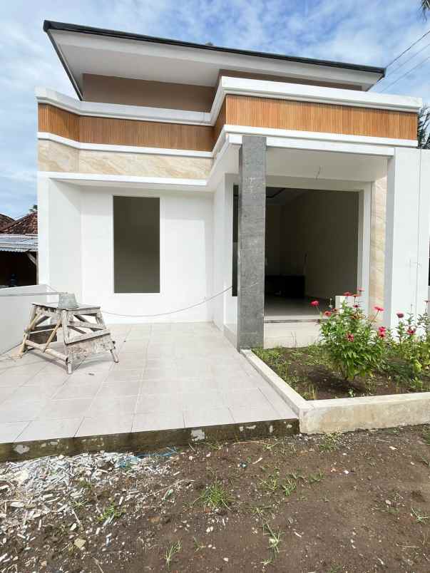 dijual rumah sidoluhur godean