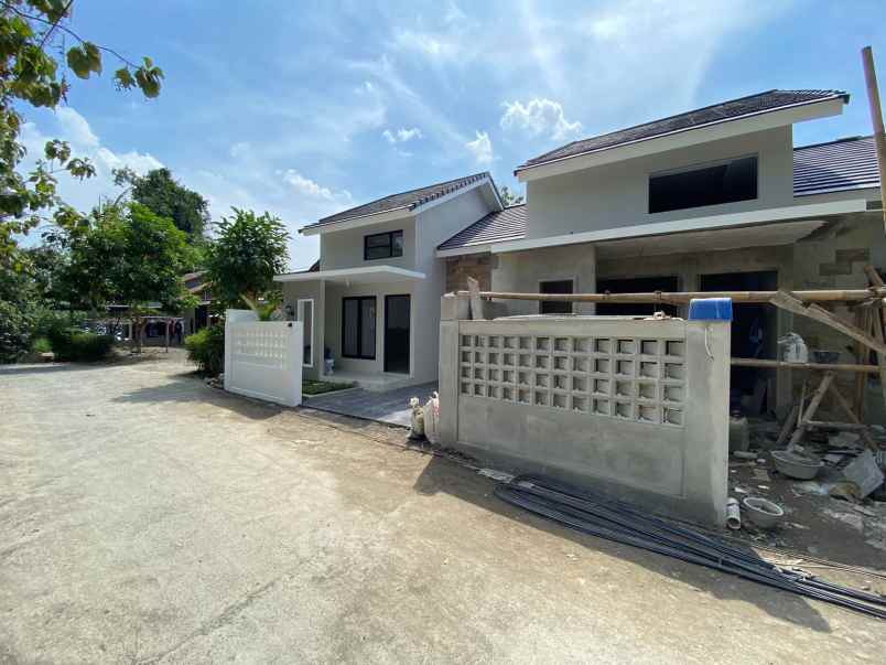 dijual rumah sidoluhur kec godean