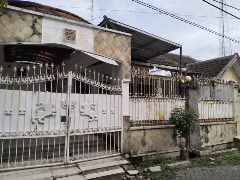 dijual rumah simpang darmo permai selatan