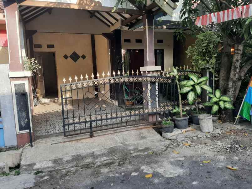 dijual rumah strategis