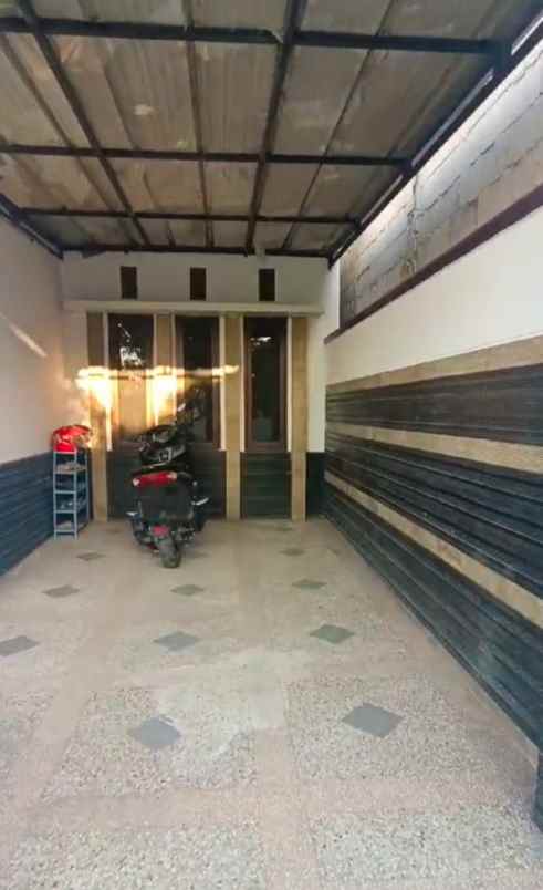 dijual rumah strategis