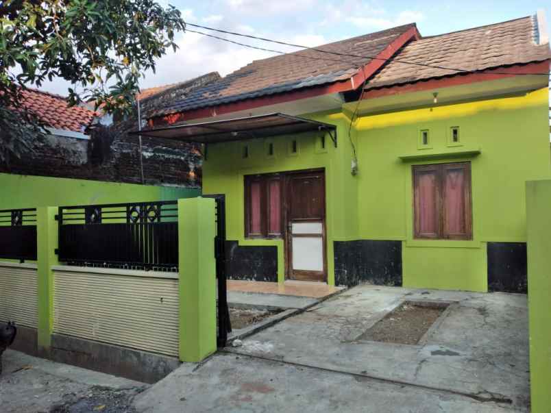 dijual rumah strategis