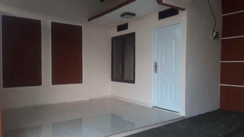 dijual rumah strategis