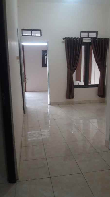 dijual rumah strategis