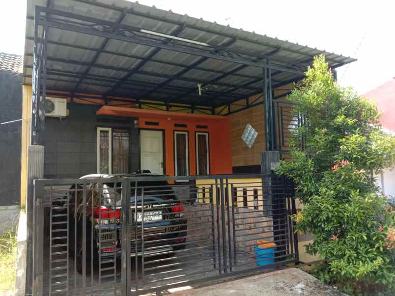 dijual rumah strategis