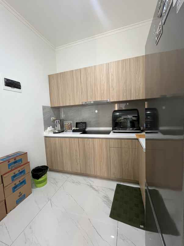 dijual rumah sutera winona